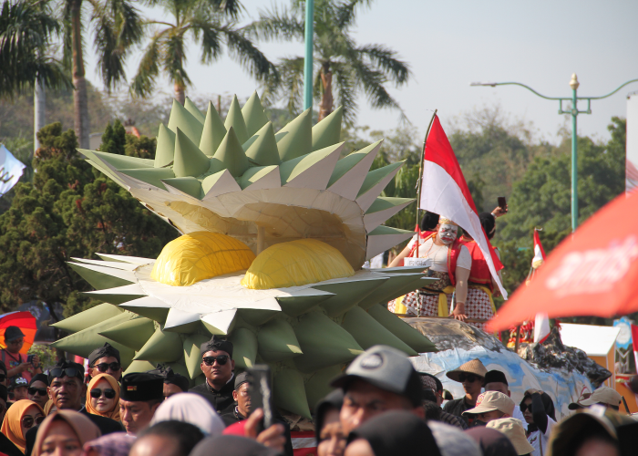 JUARA 1: Grup dari Desa Ngabul berhasil meraih juara 1 dalam acara  Jepara Spectacular Carnival pada Sabtu (19/8).