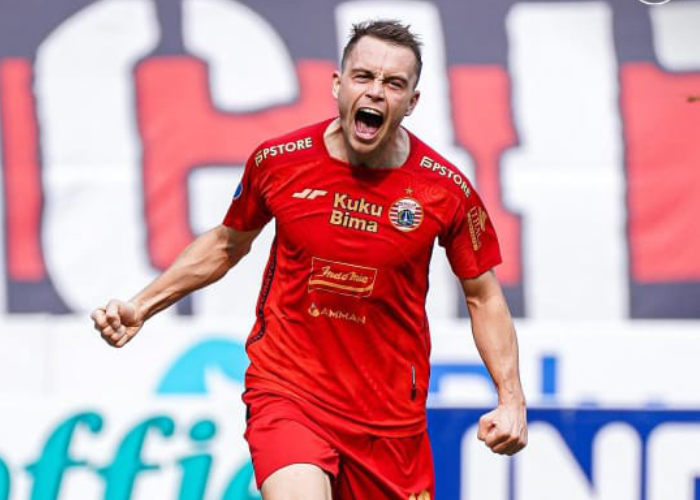 SELEBRASI: Maciej Gajos membawa Persija Jakarta unggul usai mencetak gol ke gawang Arema FC.