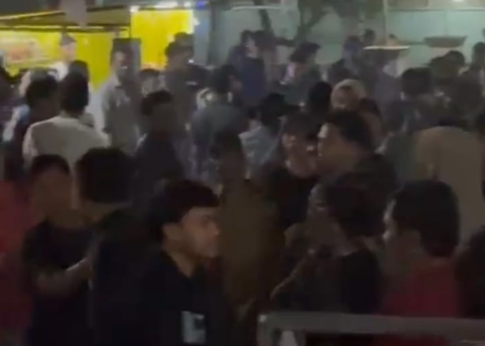 RICUH: Kericuhan saat berlangsungnya konser musik dangdut di Desa Mojoagung, Kecamatan Trangkil, Pati belum lama ini.
