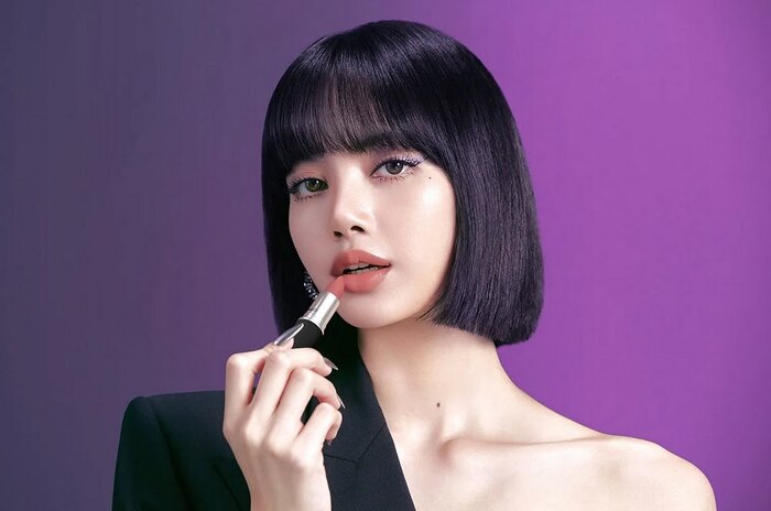 Lisa BLACKPINK dinobatkan sebagai selebritas dengan bayaran endorsement atau unggahan berbayar paling mahal.
