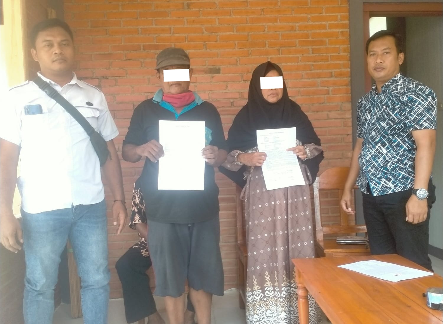 DAMAI: Dua warga&nbsp;Desa Bandungsari, Kecamatan Ngaringan, Grobogan sepakat berdamai.