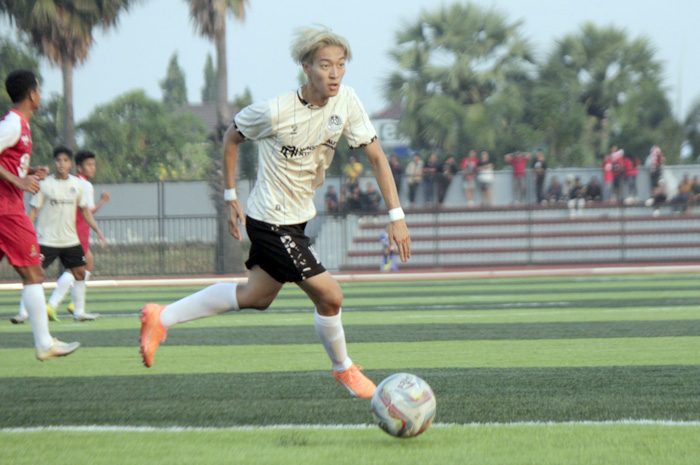 Takuto Miki saat bermain untuk Persipa Pati dalam laga uji coba belum lama ini.