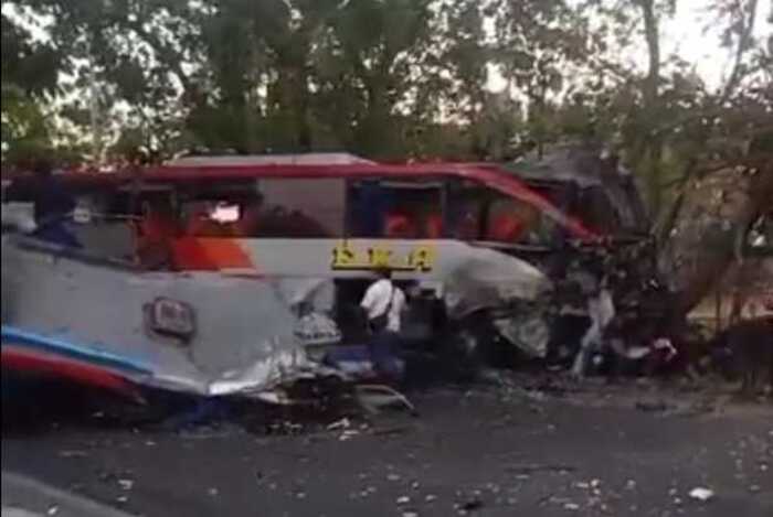 Kecelakaan maut terjadi di ruas jalan Geneng, Ngawi, Jawa Timur, Kamis (31/8).