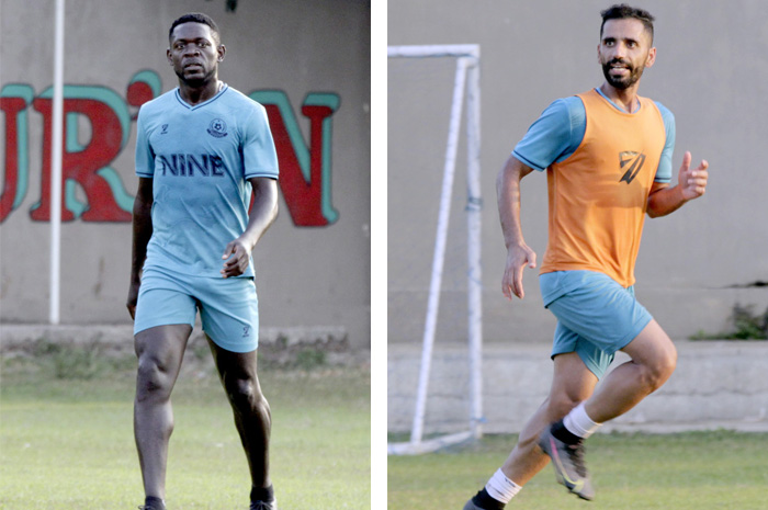 GABUNG TIM: Amir, pemain asing dari Iran (foto kanan) dan Yacob, pemain asing trial Persipa asal Kamerun ikut latihan di Lapangan Jongke Sukoharjo, Wedarijaksa, Pati, Kamis (31/8) sore.