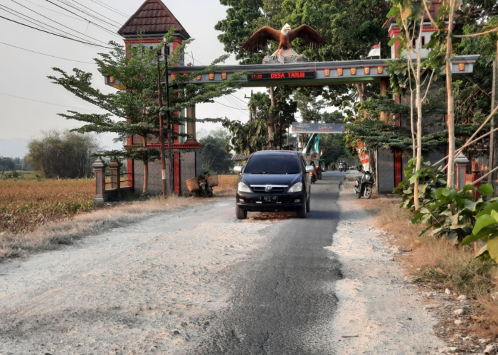 RUSAK: Akses menuju Makam Ki Ageng Tarub tepatnya di Desa Tarub, Kecamatan Tawangharjo yang rusak parah.