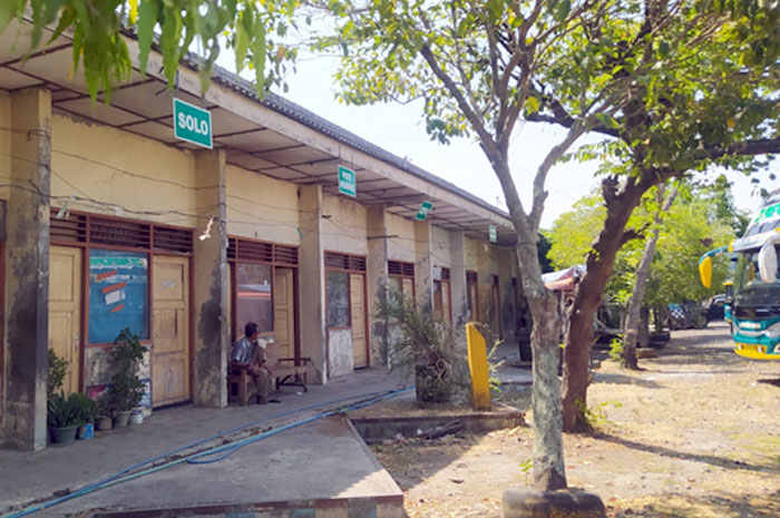 TAK BANYAK AKTIVITAS: Kios kosong di Terminal Tipe B Blora dipakai untuk tempat istirahat sopir hingga ada yang dijadikan kos.