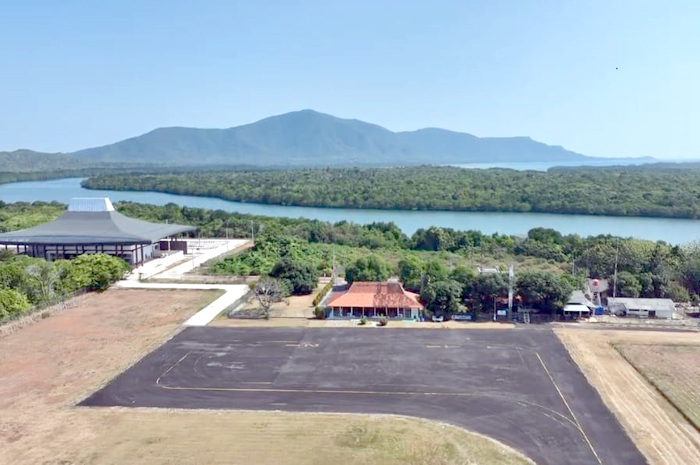 DISIAPKAN: Tampak dari atas Bandara Dewadaru dan terminal barunya belum lama ini.
