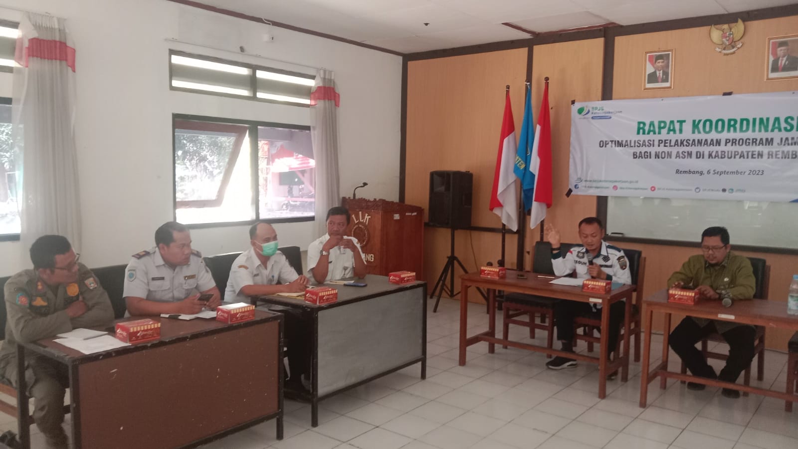 KOORDINASI: Dinperinaker bersama perwakilan OPD berdiskusi terkait kepesertaan BPJS Ketenagakerjaan bagi tenaga Non ASN baru-baru ini.
