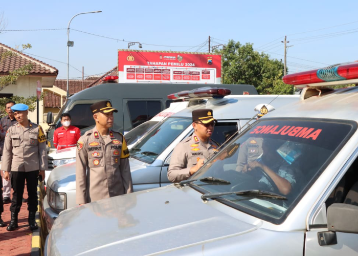 Puluhan sopir ambulans mengikuti pelatihan safety riding yang diselenggarakan oleh Polres Jepara baru-baru ini.