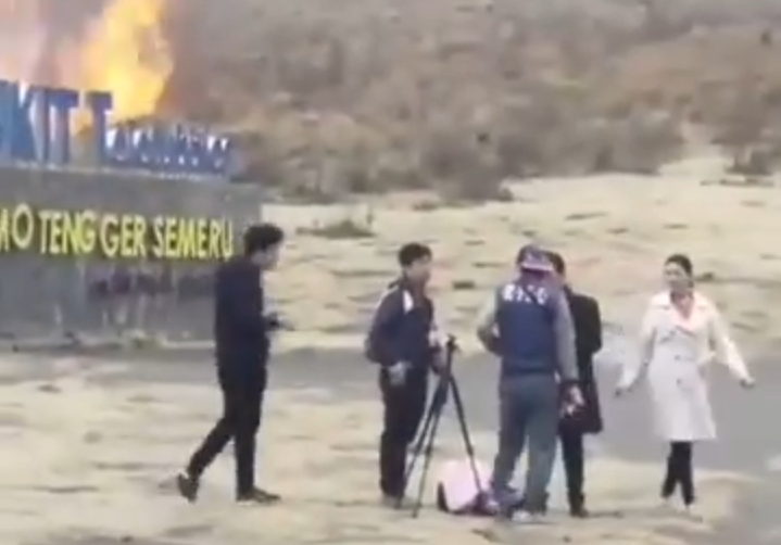 Bukit Teletubbies Kebakaran Akibat Flare Foto Pre-wedding