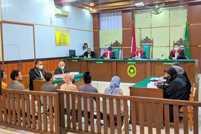 UNGKAP KASUS: Persidangan kasus pembunuhan bayi yang dilakukan oleh ayah kandung sendiri dalam agenda mendengarkan keterangan ibu korban, Selasa (29/8).
