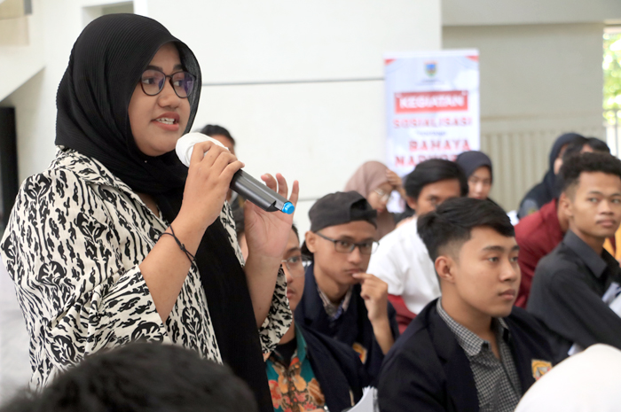 SHARING: Salah satu mahasiswi dari UMK menyampaikan pengalamannya ditawari obat mengandung ganja, tapi menolak saat pertukaran mahasiswa di Thailand.