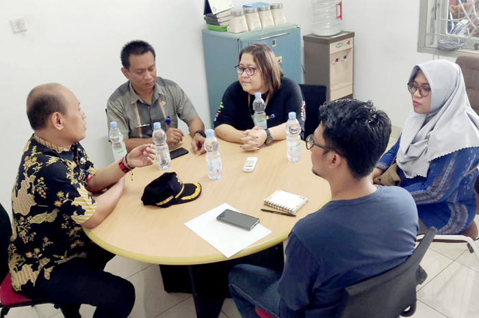 KOORDINASI: Disnakertrans Grobogan saat klarifikasi dengan PT Berill Jaya Sejahtera di Desa Getasrejo Kecamatan Grobogan.