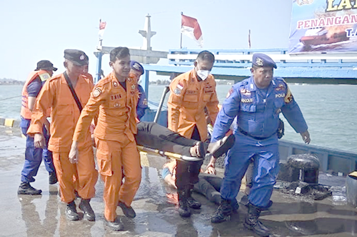 LATIHAN: Latihan dan simulasi diberikan polres Jepara kepada perwakilan nelayan, relawan, dan instansi terkait, Kamis (21/9).