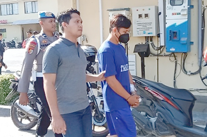 TERTANGKAP: SP, pelaku penusukan di Sumberjo berada di Polres Rembang, Jumat (22/9).