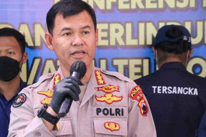 SAMPAIKAN: Kabidhumas Polda Jateng Kombes Pol Satake Bayu Setianto saat memberikan keterangan kepada media.