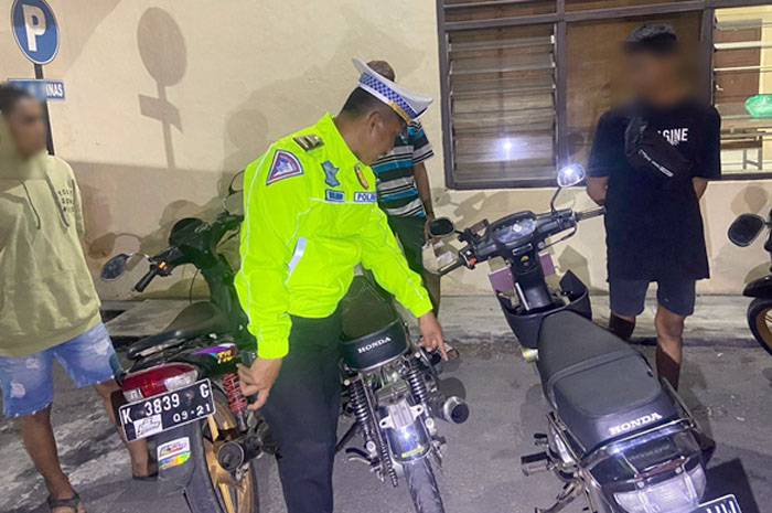 HASIL SITAAN: Polresta Pati mengamankan motor dengan knalpot brong saat razia malam Minggu kemarin.