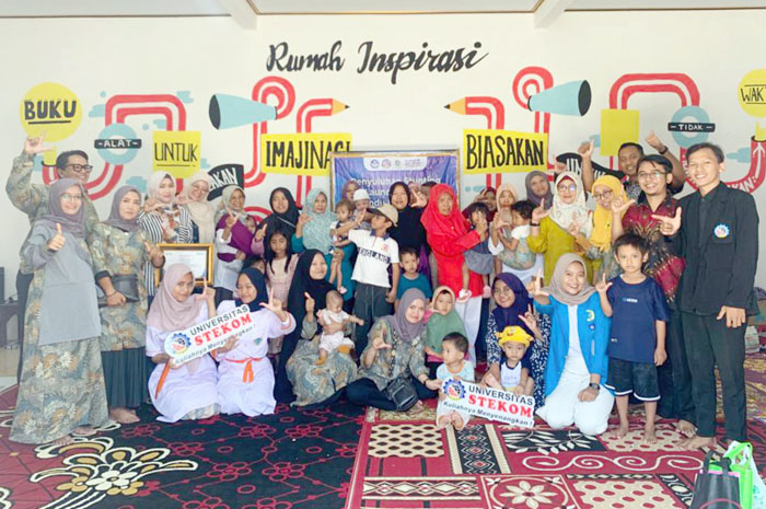 Tim PKM Universitas STEKOM dan Universitas Ngudi Waluyo menyelenggarakan pengabdian program Hibah DRTPM Kembdikbud 2023 di Desa Tumpangkrasak, Kudus.