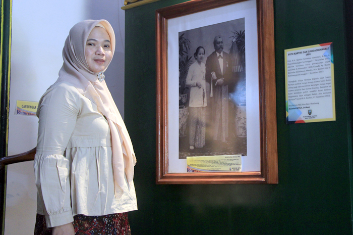 PROFESI LANGKA: Retna Dyah Radityawati berada di Museum RA Kartini Rembang.