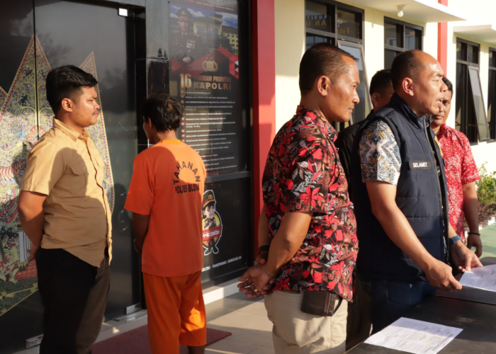 DIAMANKAN :&nbsp;Satuan Reserse Kriminal (Satreskrim) Polres Blora mengamankan seorang pria berinisial S usai kedapatan mencuri kayu di hutan baru-baru ini.