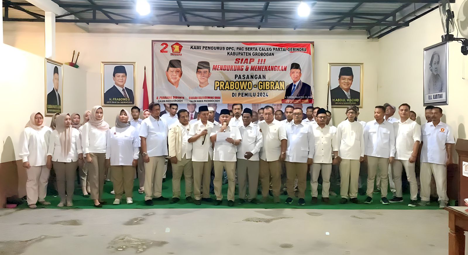 DUKUNG PRABOWO GIBRAN: Pengurus DPC Gerindra Grobogan memberikan dukungan mengusulkan Walikota Solo Gibran Rakabuming Raka sebagai Cawapres pendamping Prabowo Sebianto di Pilpres 2024.