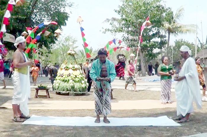 MINTA HUJAN: Warga Dusun Bantengan, Desa Penadaran, Kecamatan Gubug melaksanakan tradisi ngunduh banyu udan.