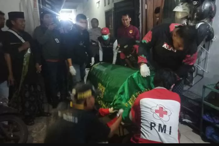 Evakuasi jasad Mahasiswi Udinus yang Tewas di Kamar Kos