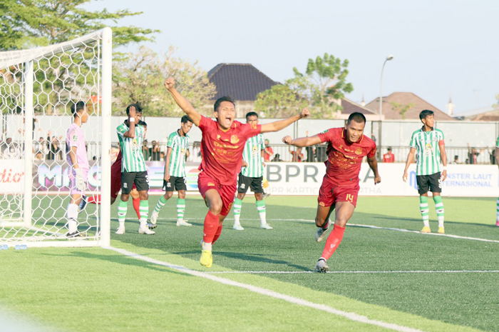 GOL: Pemain Persipa Pati saat merayakan gol ke gawang Deltras FC sore kemarin, laga itu berakhir imbang 2-2.
