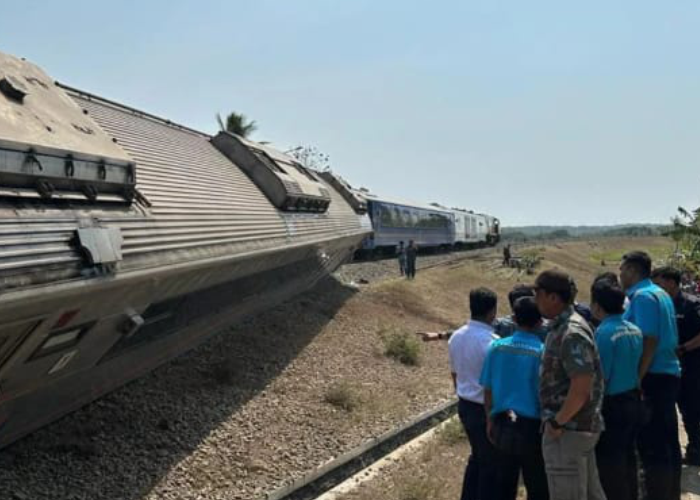 ANJLOK: Kereta Api Argo Semeru anjlok di wilayah, Kalimenur, Sukoreno, Sentolo, Kulonprogo pada Rabu (17/10) sekitar pukul 13.15 WIB.