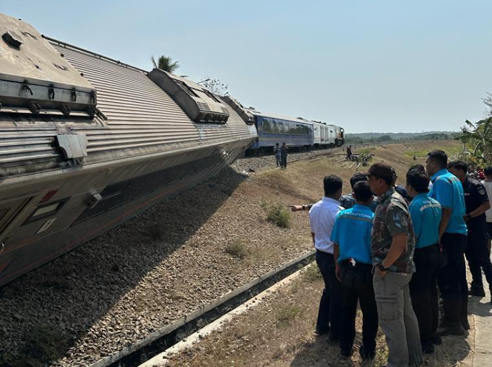 Gerbong kereta api anjlok terjadi di Kulon Progo, Daeah Istimewa Yogyakarta. Hari Ini Selasa (17/10).