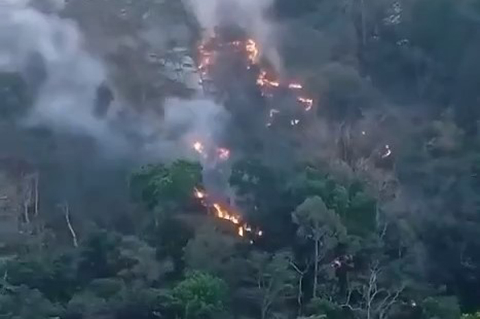 HUTAN DILALAP API: Kondisi kebakaran lereng Gunung Muria Desa Kajar, Dawe, Kudus, Kamis (19/10) sore.
