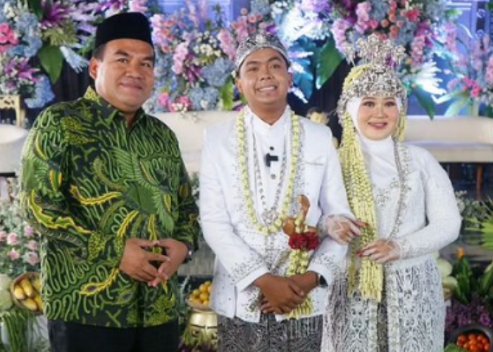 HADIR: Bupati Blora hadir dalam acara pernikahan Dimas Zaenal dan Endah Ratih pada Kamis (26/10).