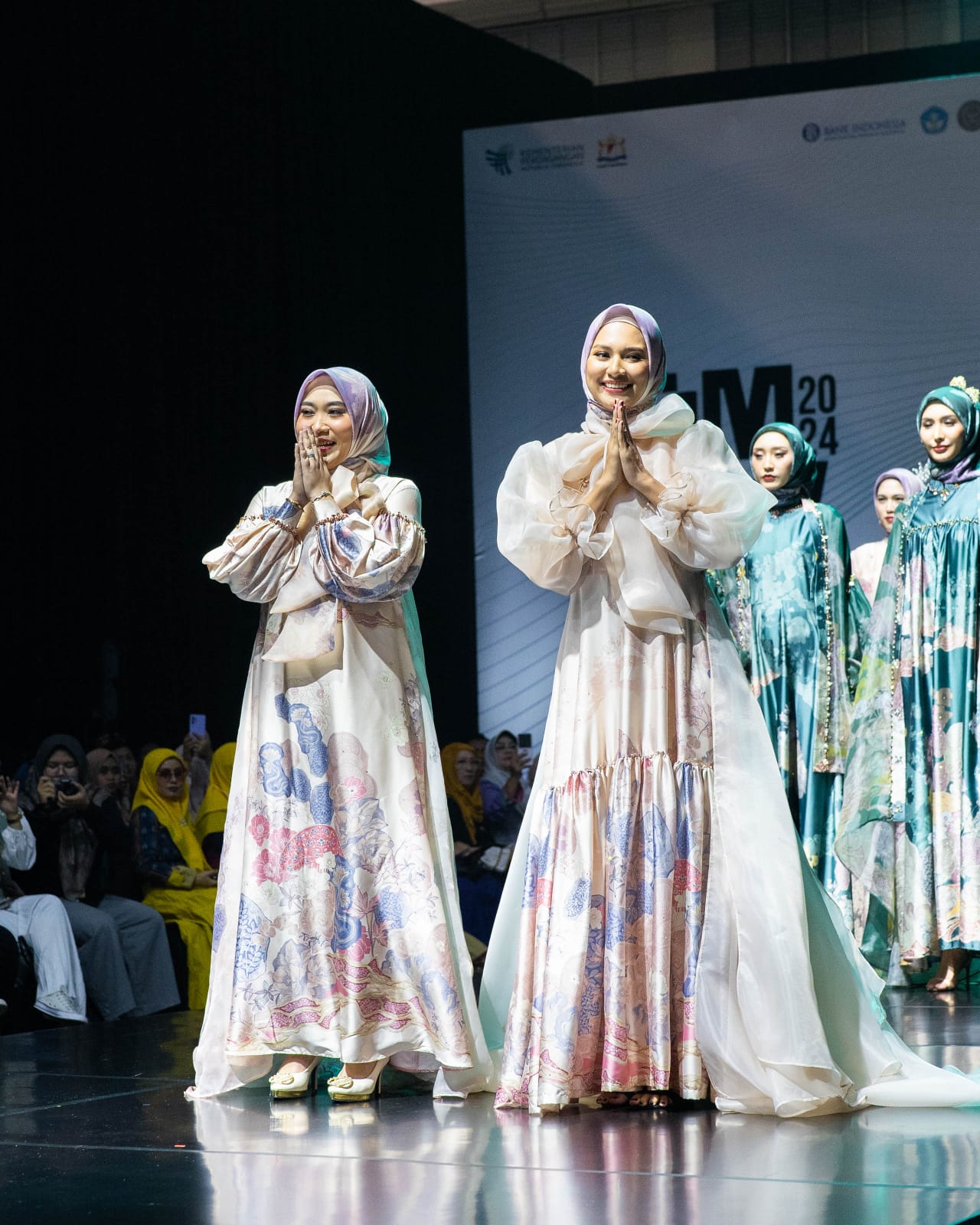 MEWAH: DYN Clothingline menampilkan dress ningrat acara JMFW 2024 di BSD Tangerang, Sabtu (21/10) lalu.