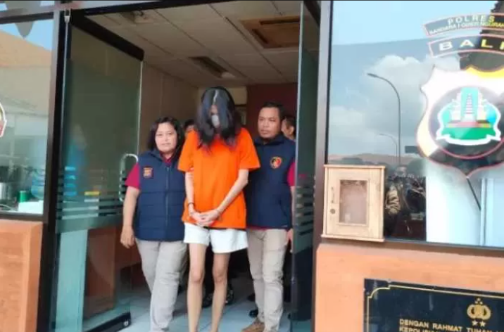 Seorang selebgram asal Semarang bernama Zhafira Devi Liestiatmaja (28) tega membuang bayi di Bandara Ngurah Rai, Bali