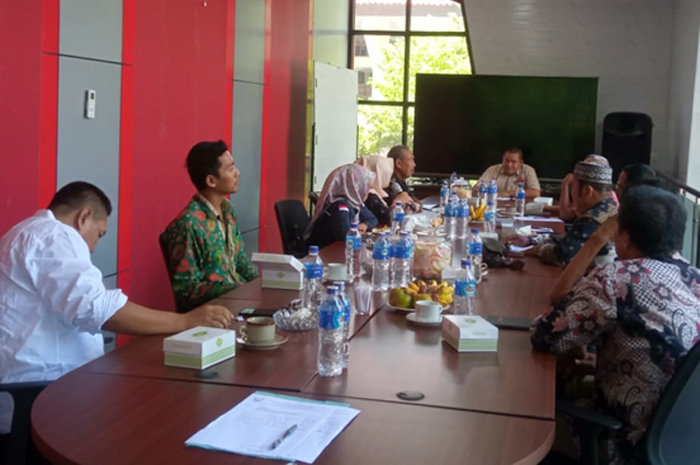 MINTA DIPERBAHARUI: Ketua DPRD Kudus Masan menerima audiensi BPD Kabupaten Kudus yang mengusulkan pembaharuan motor dinas.