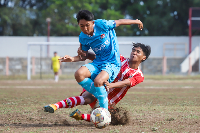 KEOK: Tim Persipa Pati dihajar tuan rumah Persibangga Purbalingga dalam laga babak 12 besar Piala Soeratin U-17 sore kemarin.