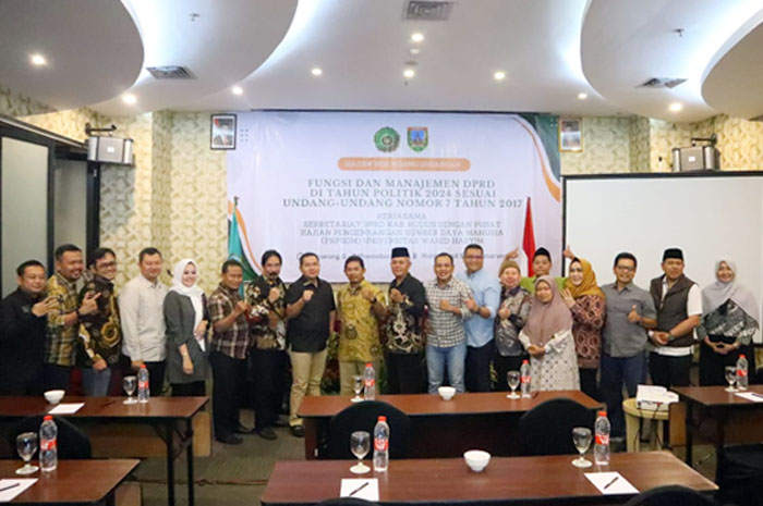 BAHAS MENDALAM: Anggota DPRD Kudus menggelar kajian perundang-undangan terkait fungsi dan manajemen DPRD di tahun politik atau Pemilihan Umum (Pemilu).