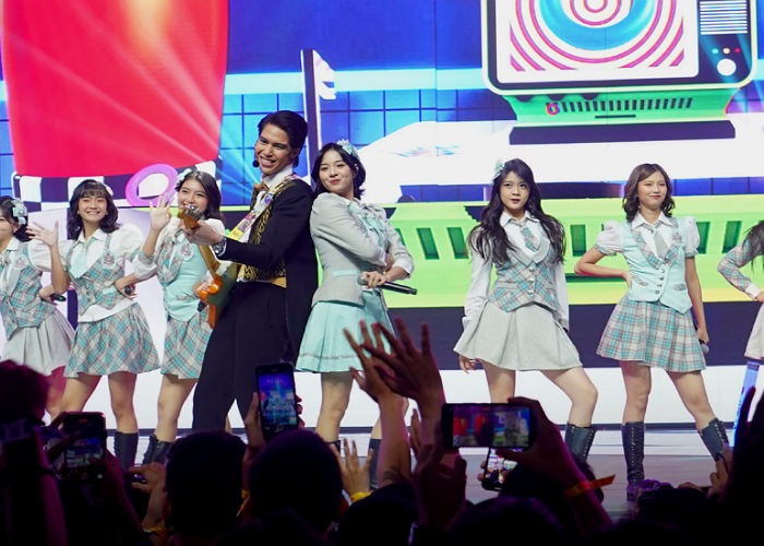 MEMUKAU: Penampilan Para Member JKT48 yang Memeriahkan Panggung TV Show Shopee 11.11 Big Sale.
