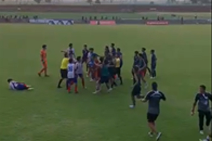 Laga&nbsp;Safin Pati FC melawan&nbsp;PSDB Demak di Stadion Mojoagung Pati, Rabu (15/11).