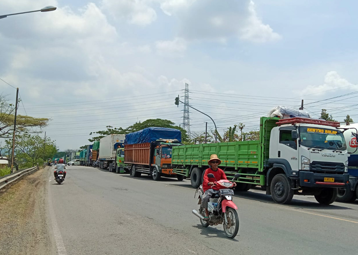 Ilustrasi truk di Pantura Rembang.