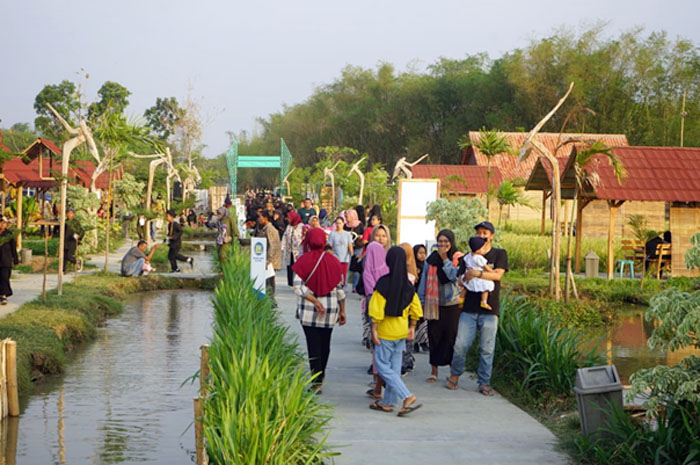 ELOK: Wisatawan berkunjung ke wisata Noyo Gimbal View di Desa Bangsri, Kecamatan Jepon, belum lama ini.