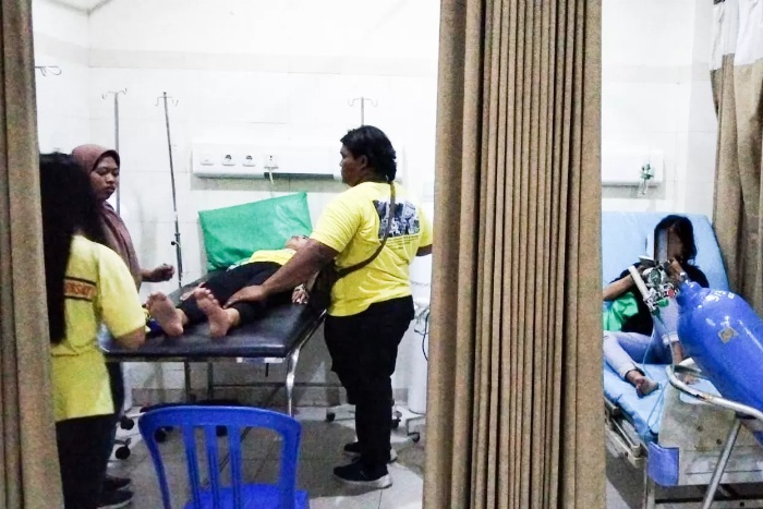 Situasi IGD RSUD Ibnu Sina yang menjadi lokasi dirawatnya suporter Gresik United korban kerusuhan di stadion Gelora Joko Samudro