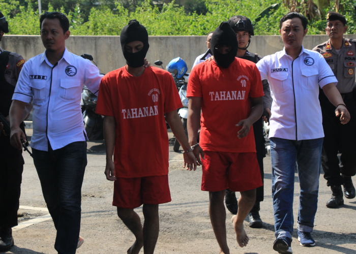 DIBEKUK: Polres Rembang berhasil membekuk dua pengedar ribuan pil koplo di Wilayah Kabupaten Rembang baru-baru ini.