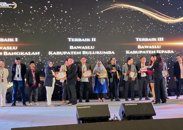TERBAIK: Bawaslu Jepara meraih terbaik III pada Penganugerahan Kehumasan Bawaslu RI.