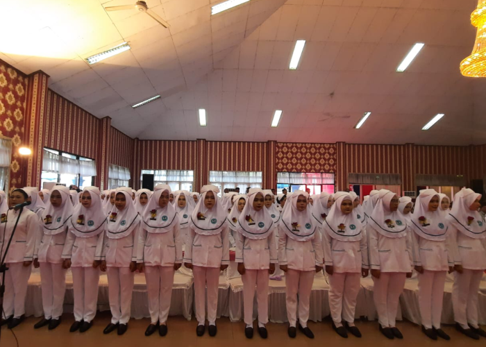 JANJI: Mahasiswa Universitas An Nur Purwodadi saat mengucapkan Janji Kepaniteraan pada Kamis (23/11).