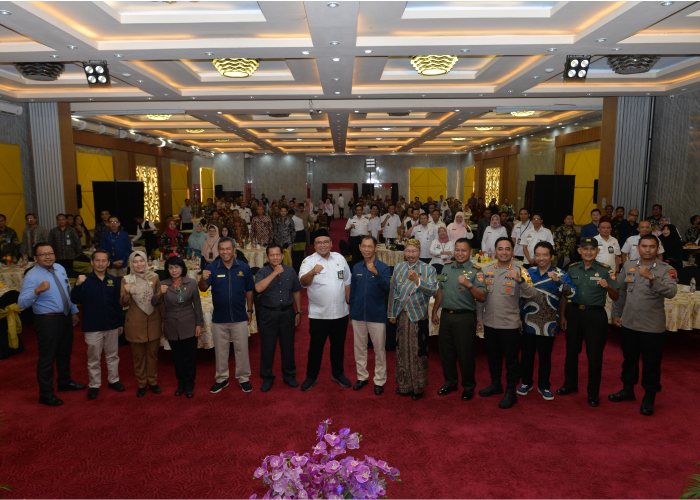 ANTUSIAS: Peserta tax gathering KPP Pratama Pati digelar di Hotel New Merdeka. Hadir pula forkopimda Pati dan Rembang.