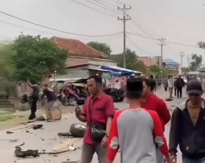 Kecelakaan maut yang terjadi Desa Geneng, Kecamatan Mijen, Kabupaten Demak, Kamis (23/11).