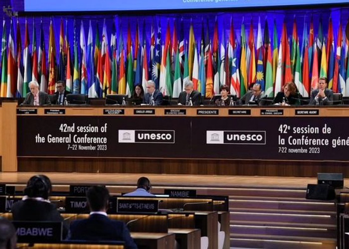 Bahasa-bahasa yang dijadikan sebagai bahasa resmi di konferensi UNESCO