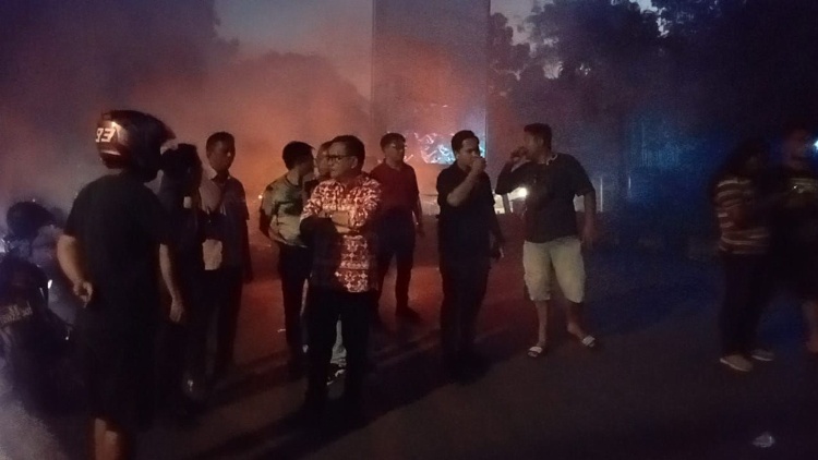 Wali Kota Bitung Ir Maurits Mantiri MM, bersama Forkopimda Kota Bitung turun langsung ke lokasi terjadinya bentrok