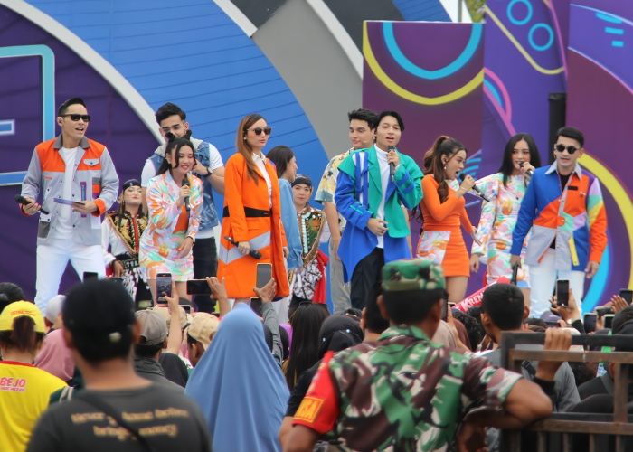 PECAH: Karnaval SCTV di Lapangan Kridosono Blora berlangsung meriah pada Sabtu-Minggu (25-26/11).